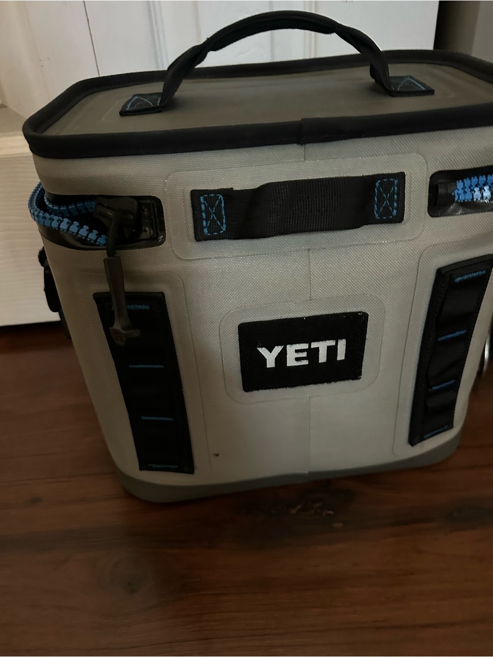 YETI 8 Hopper cooler w/ Broken Zipper - Picture 5 of 5